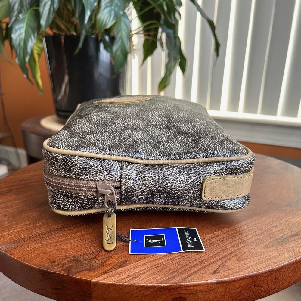 New YVES SAINT LAURENT Giraffe Print Accessory Pouch 🦒 - Picture 4 of 9